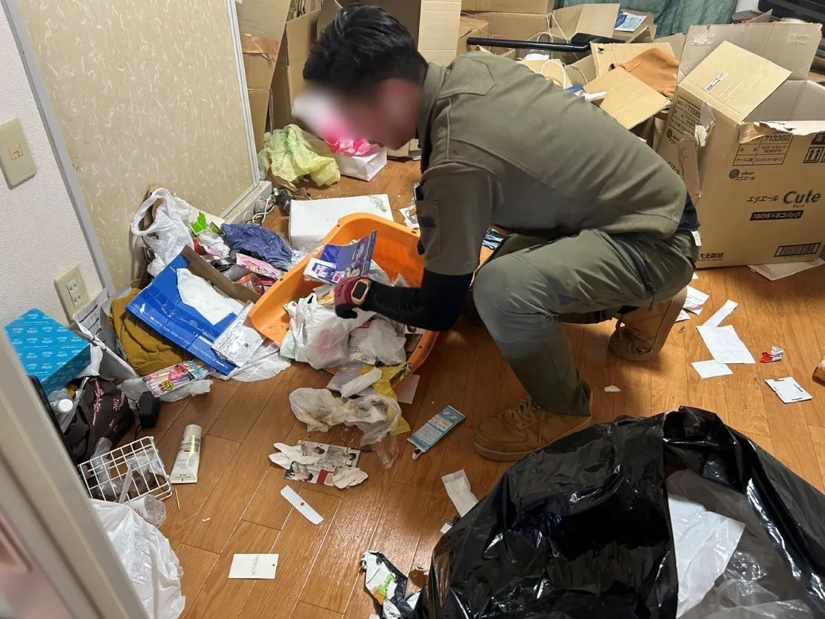 「2LDKのマンションから衣類・ゴミなどを片付けさせていただきました」作業写真