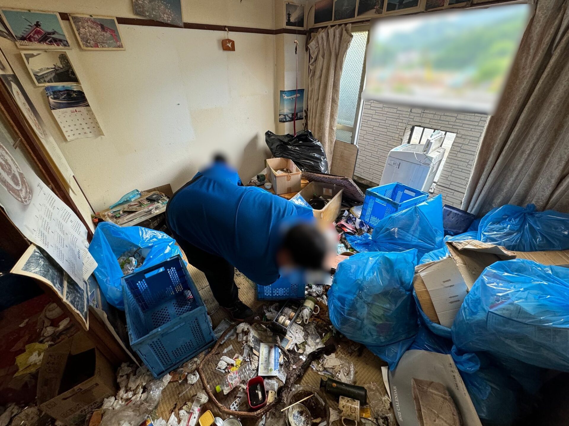 2DKのアパートのお部屋に溜め込まれた生活ゴミを片付けましたの作業写真